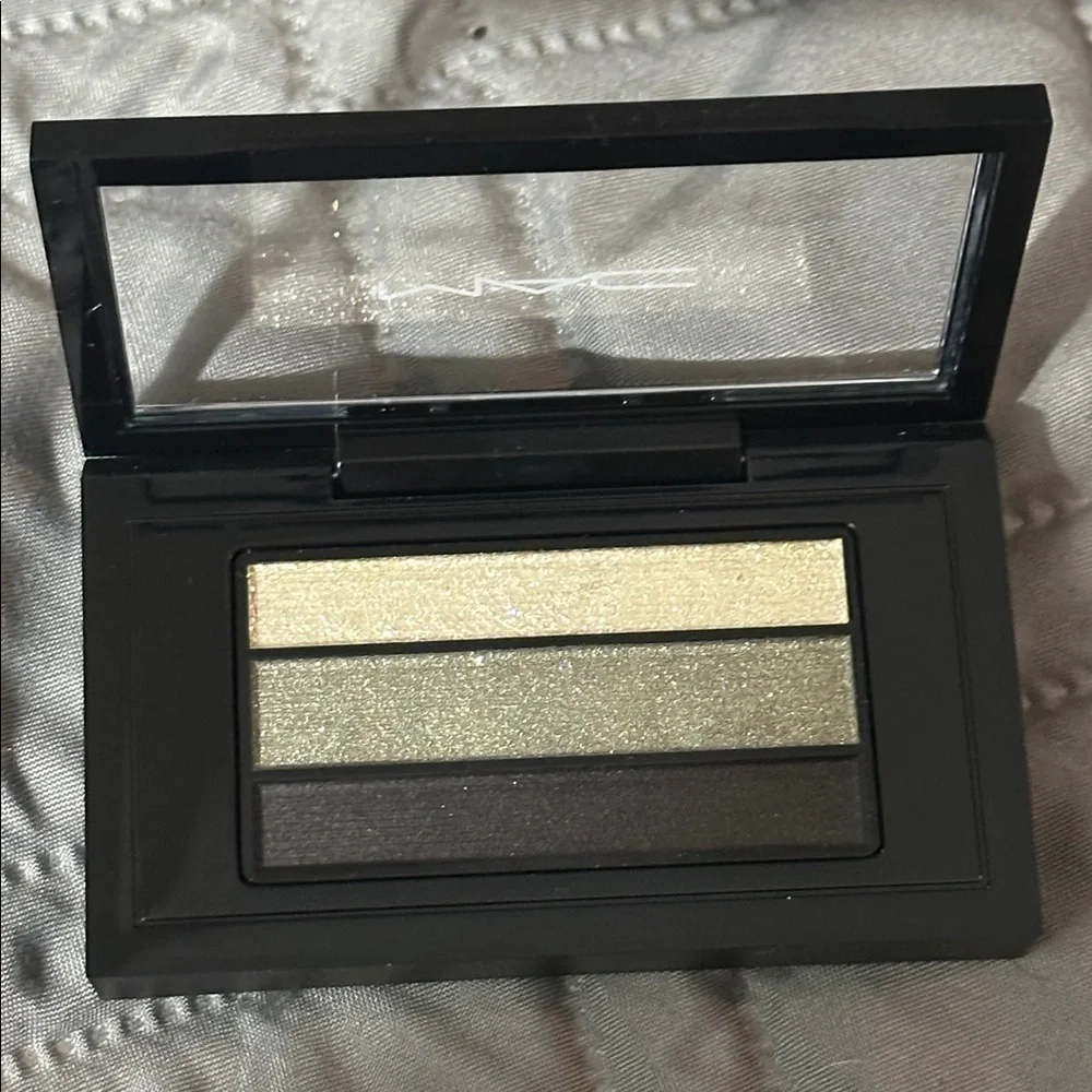 MAC Veluxe Pearlfusion Shadow - Cool Companions